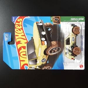 Range Rover Classic Hot Wheels 2022 Mud Studs Collection Cream